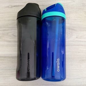 Owala FreeSip Water Tritan Plastic Bottles - Blue & Black Bundle of 2
